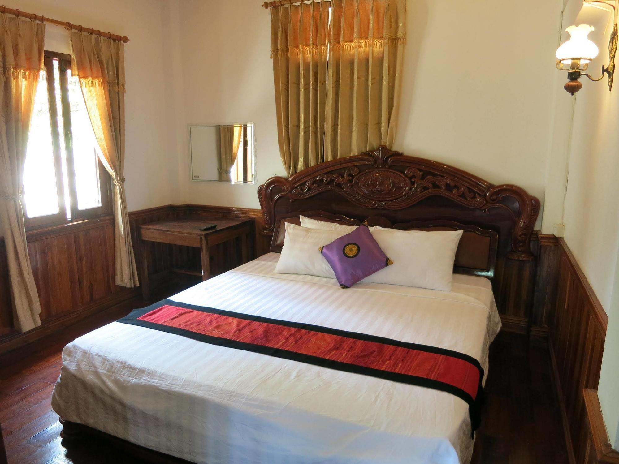 Namkhan Riverside Hotel ルアンパバーン エクステリア 写真